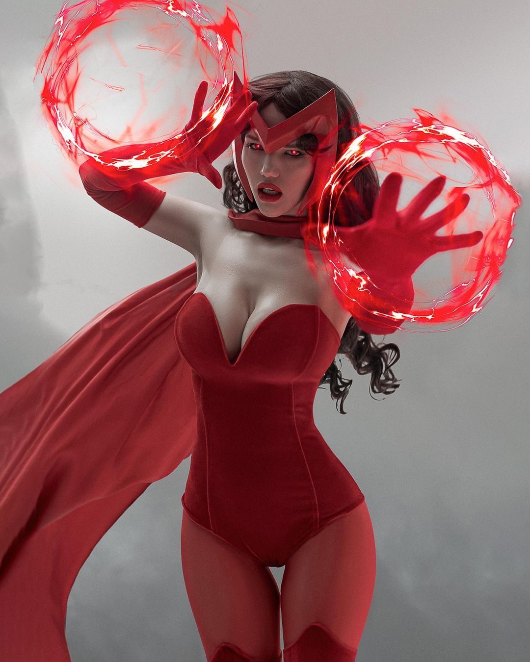 ¡Lada Lyumos, hace el cosplay mas sensual de Scarlet Witch!